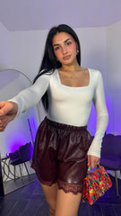 Pantaloncino ecopelle e pizzo bordeaux